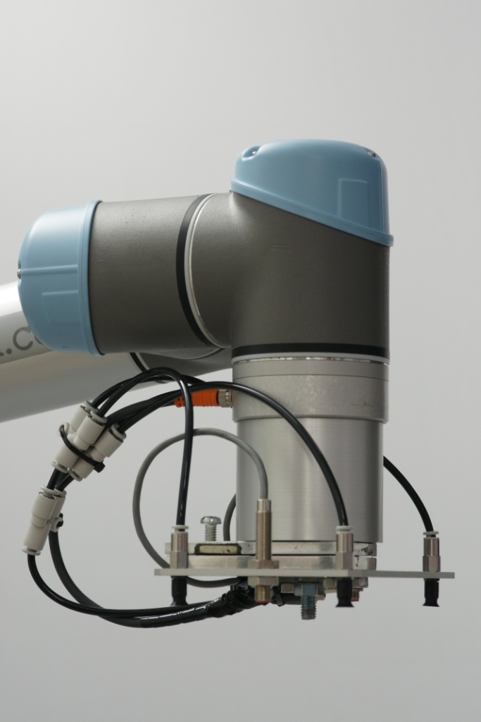 universal robots zacobria compact vacuum application